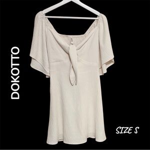 DOKOTTO Cream Short Sleeve Ribbed Tie Neck Dress Womens Size Small